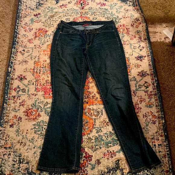 dark blue low rise jeans. They really show off curves and are very comfortable. - Picture 1 of 4